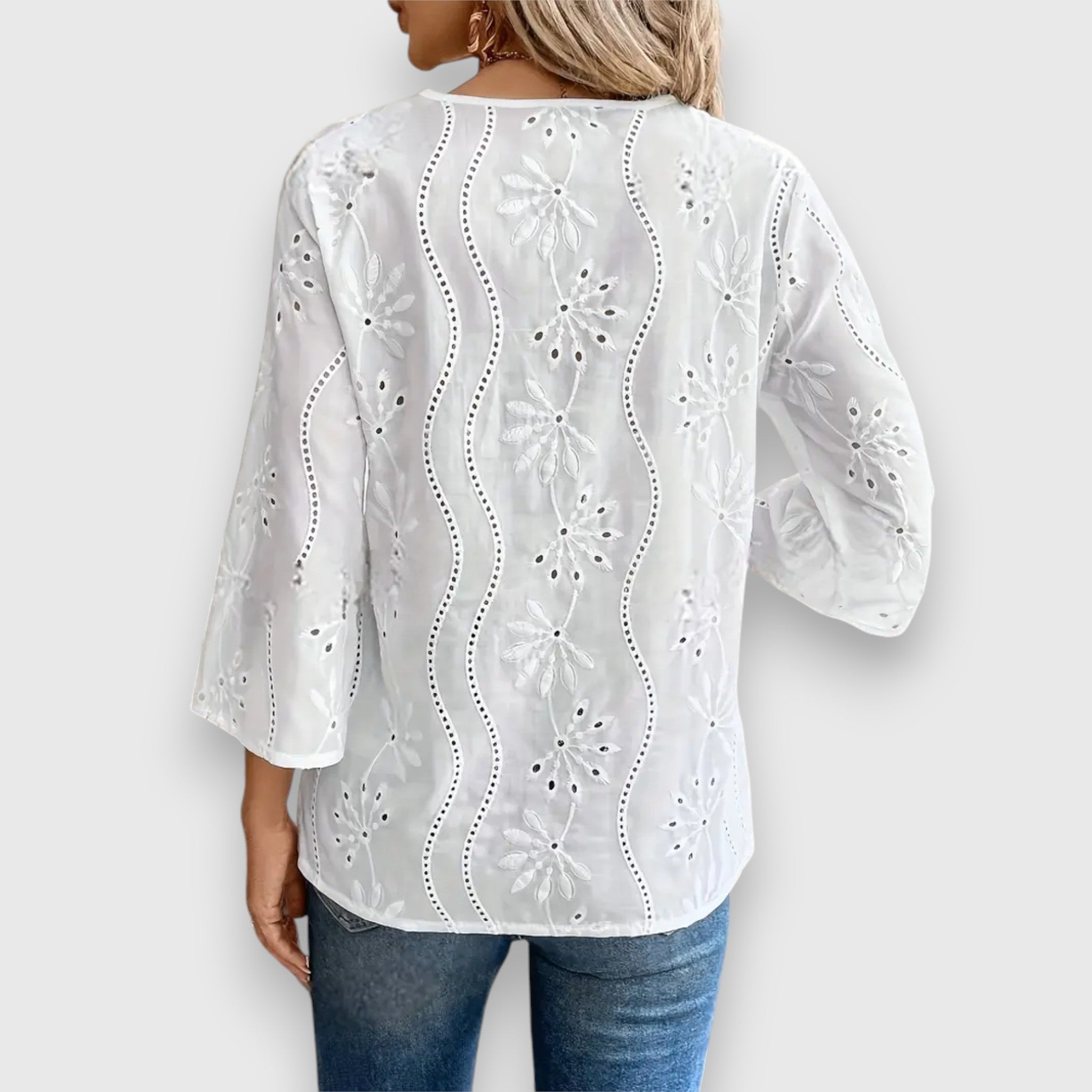 Tessa – Bluse mit Ösenmuster